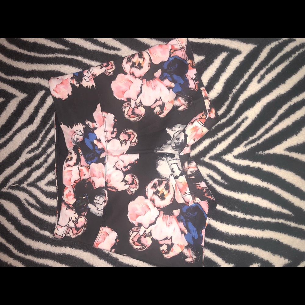 Cute shorts new Lorna Jane